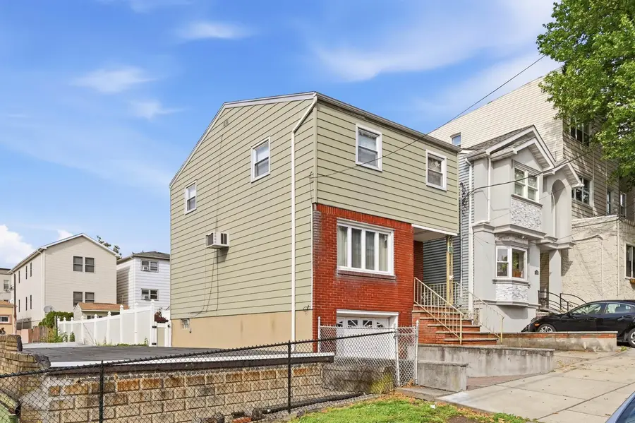 136 POPLAR ST, Jersey City, NJ 07307 - #3