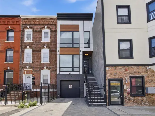 666 OCEAN AVE #2, JC, Bergen-Lafayett, NJ 07305