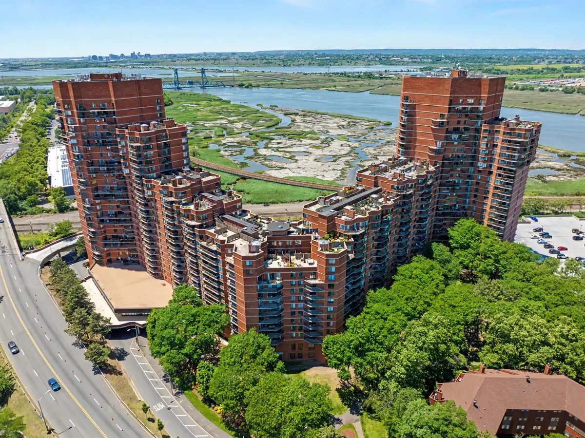 1015 HARMON COVE TOWER, Secaucus, NJ 07094 - #1