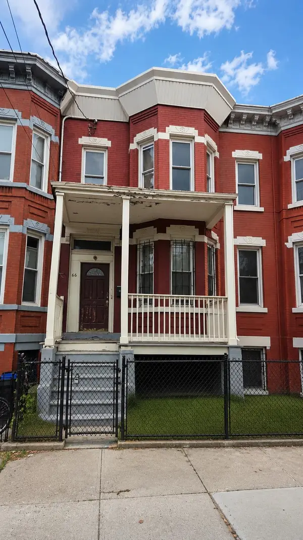 66 OAK ST, JC, Bergen-Lafayett, NJ 07304