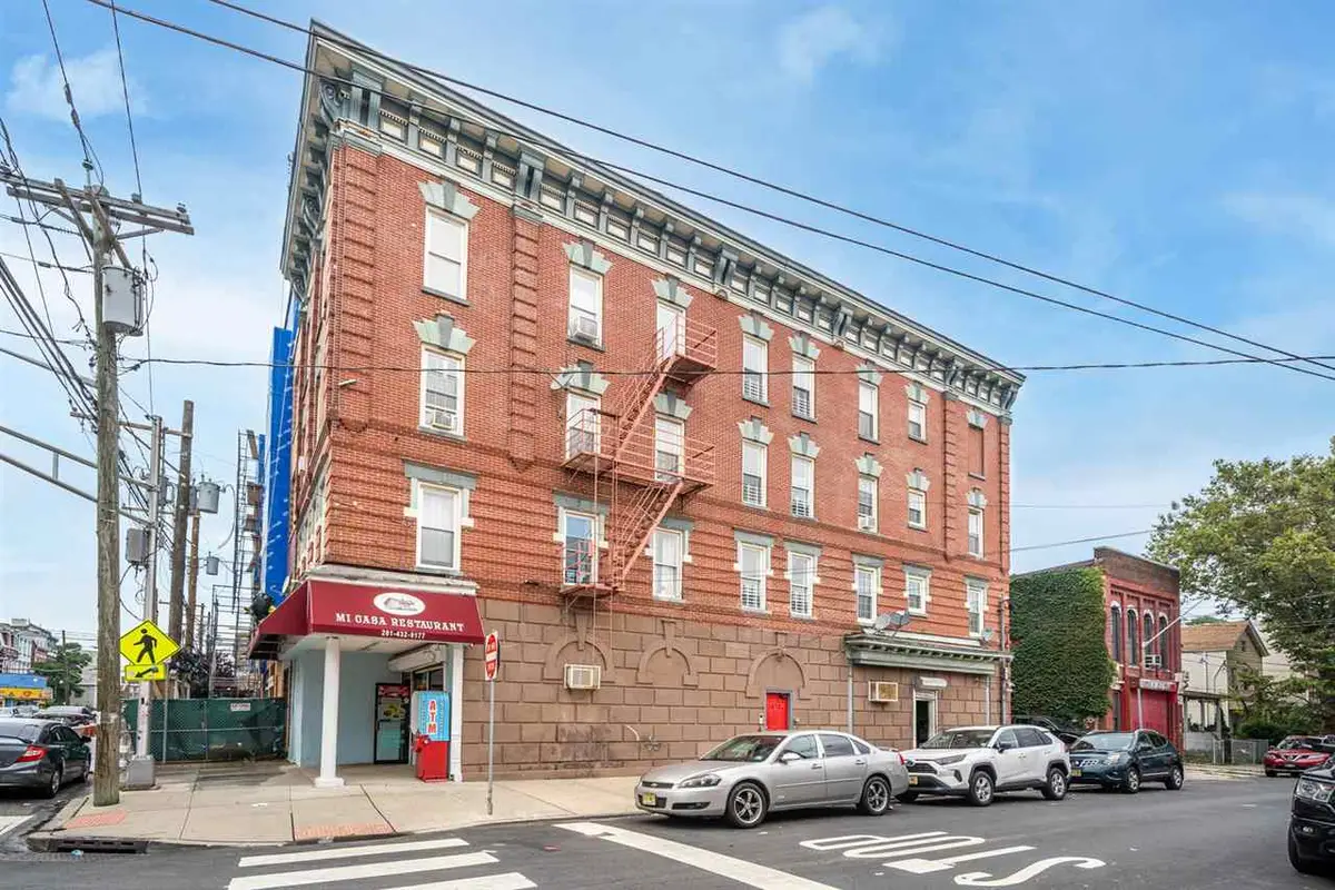 372 COMMUNIPAW AVE #4L, Jersey City, NJ 07304 - #1