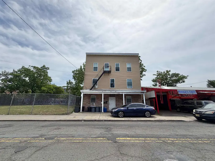 1052 GARFIELD AVE, Jersey City, NJ 07304 - #2