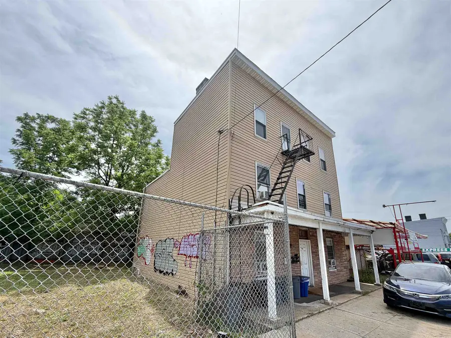 1052 GARFIELD AVE, Jersey City, NJ 07304 - #3