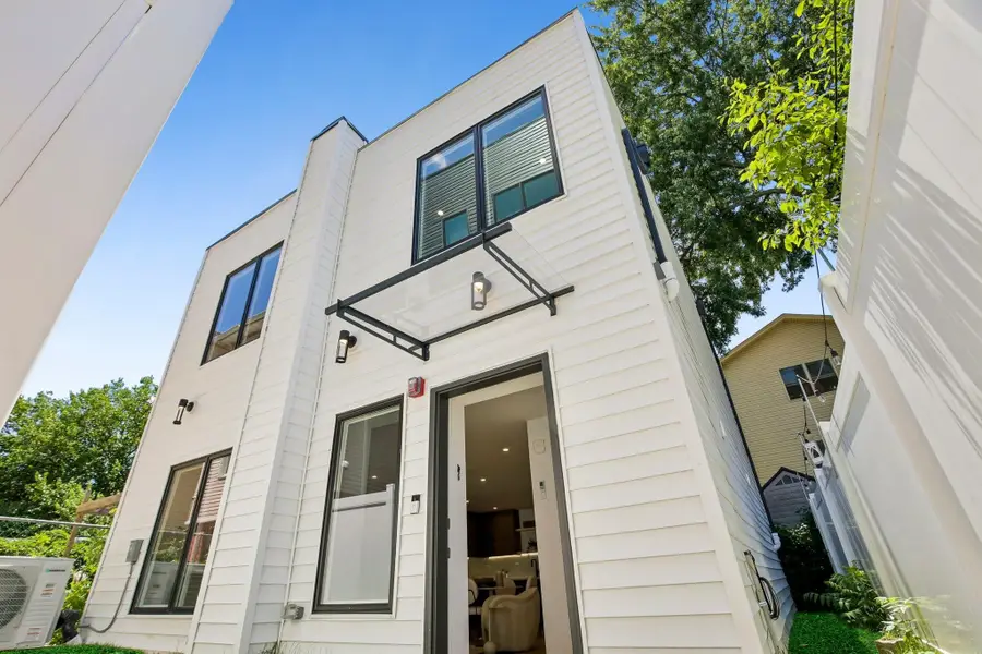 105 LAIDLAW AVE #Four, Jersey City, NJ 07306 - #2