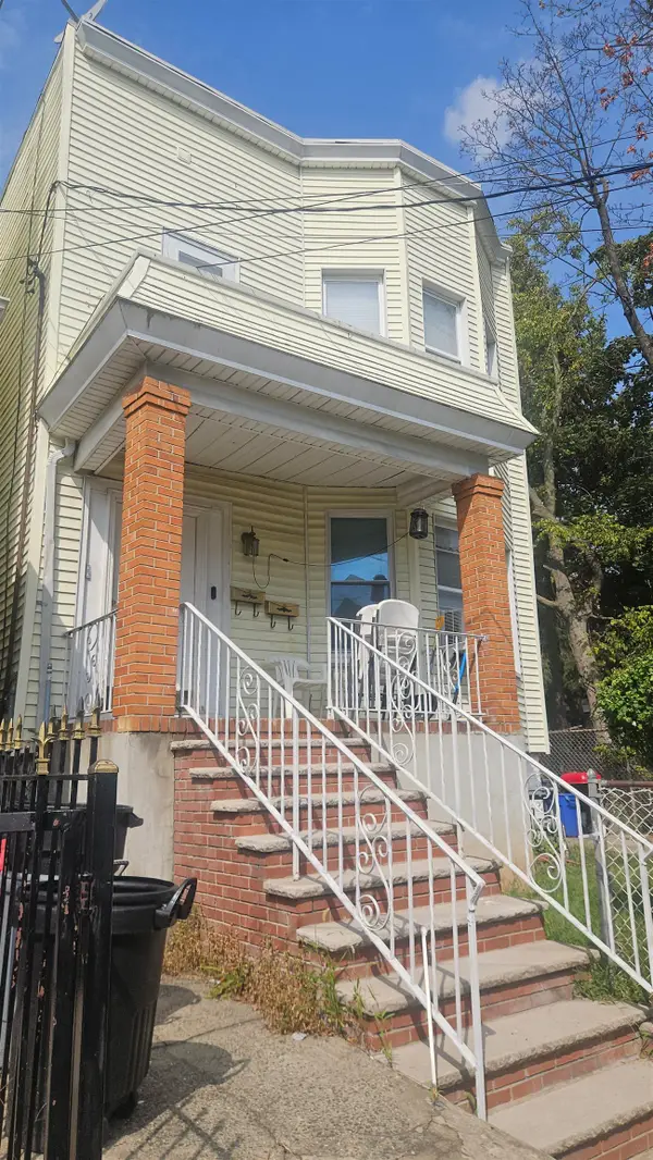 17 BAYSIDE PL, JC, Greenville, NJ 07305