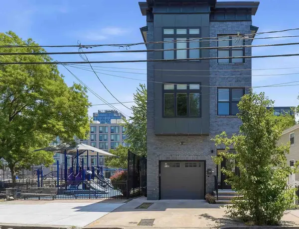 366 WHITON ST #1, JC, Bergen-Lafayett, NJ 07304
