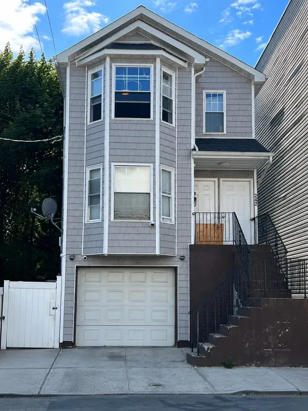 242 ROSA PARKS BLVD, Paterson, NJ 07501
