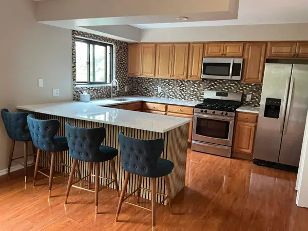 592 SANDERLING CT #592, Secaucus, NJ 07094