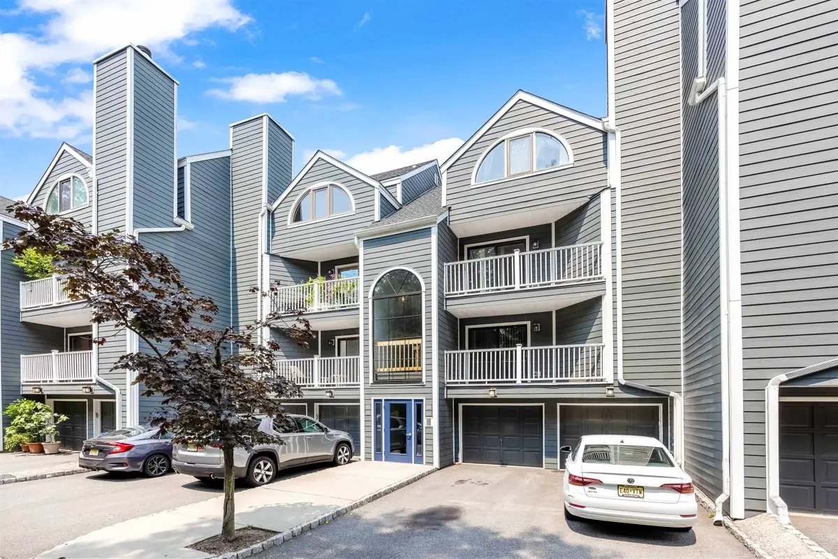 38 TRIUMPH CT #A, East Rutherford, NJ 07073 - #1