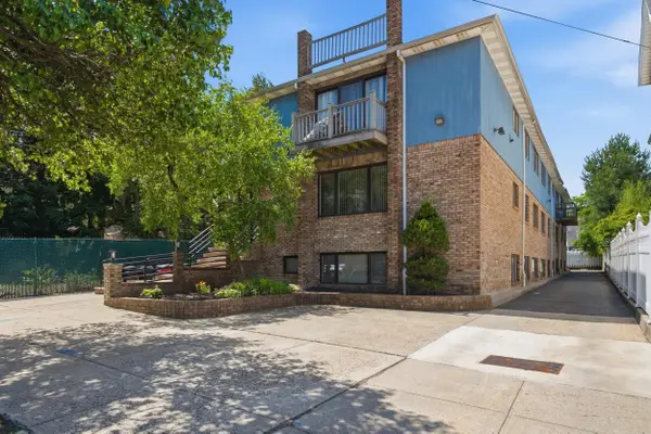126 WEST 33RD ST, Bayonne, NJ 07002