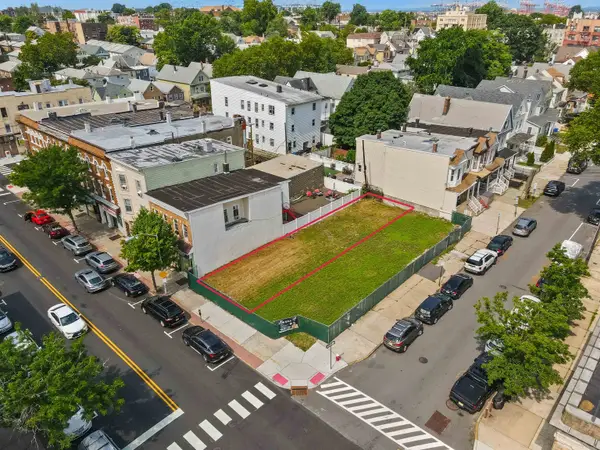 793 BROADWAY, Bayonne, NJ 07002