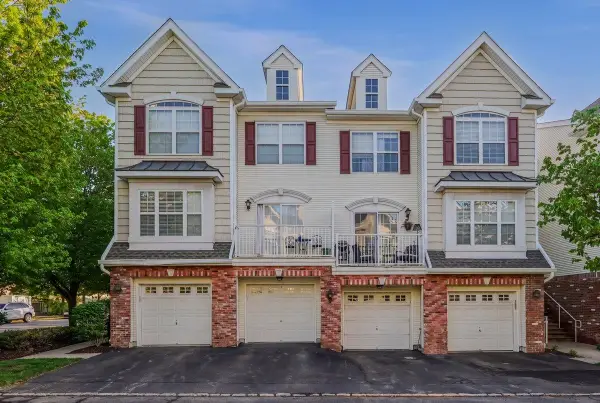 2 MARINA DR, Bayonne, NJ 07002