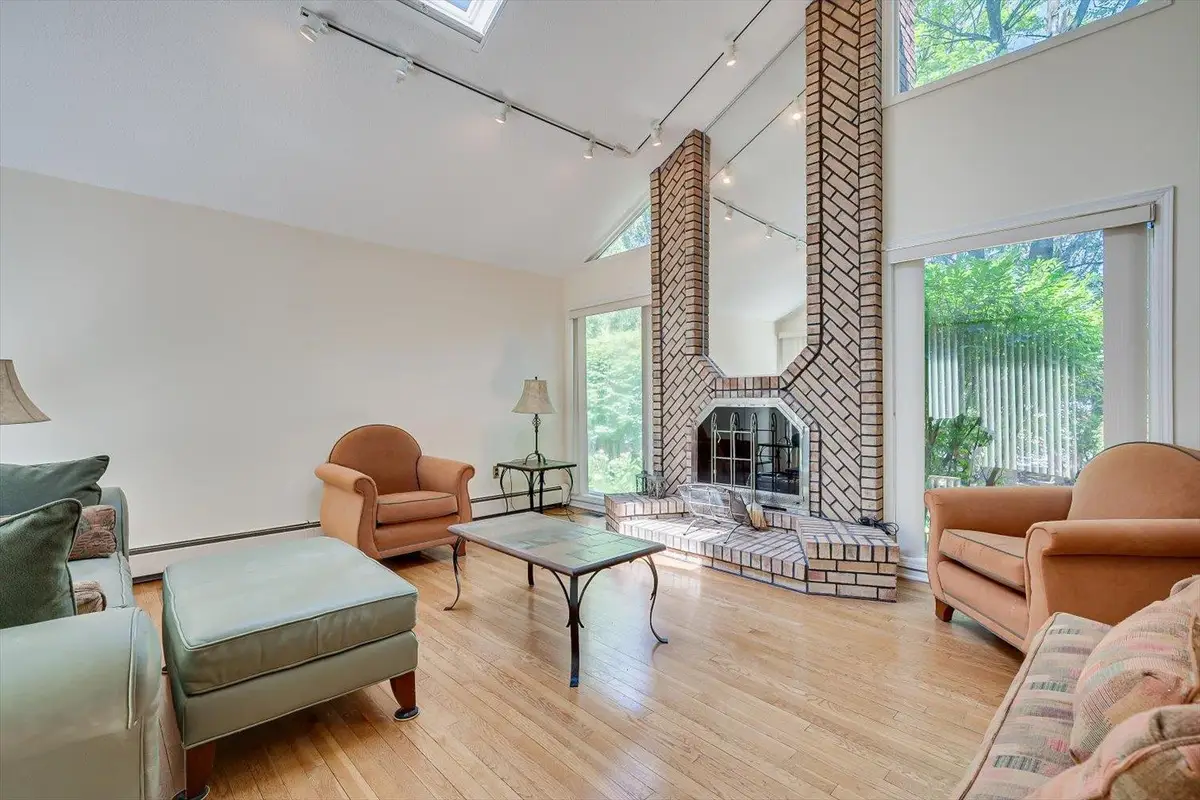 8 PARKSIDE DR, North Brunswick, NJ 08902 - #1