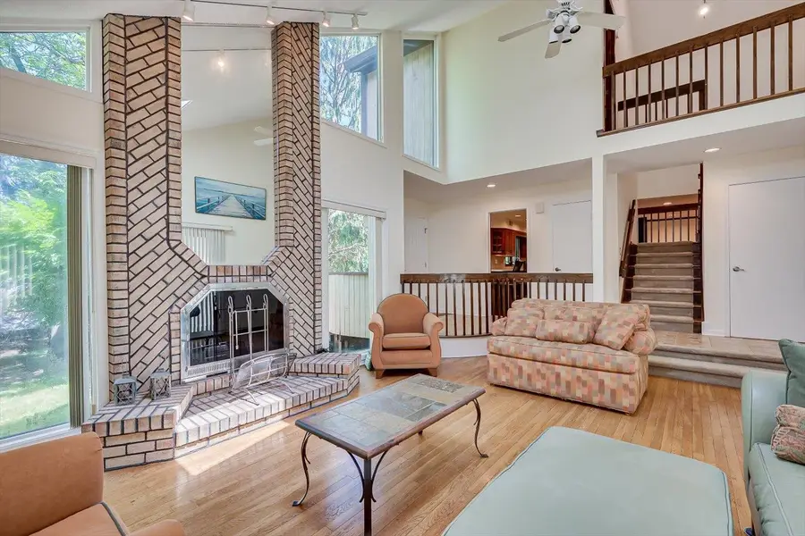 8 PARKSIDE DR, North Brunswick, NJ 08902 - #3