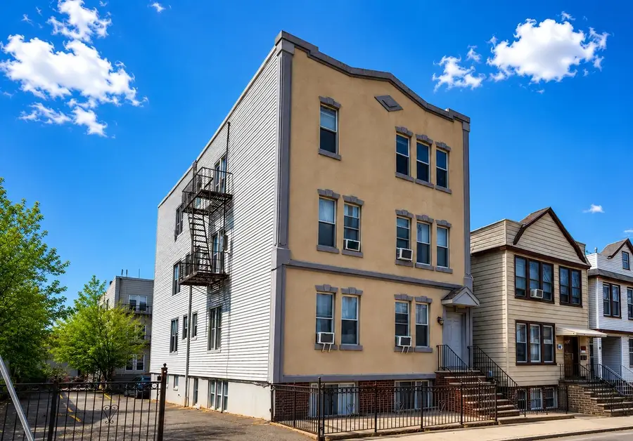 305 CATOR AVE #1F, Jersey City, NJ 07305-2029 - #2