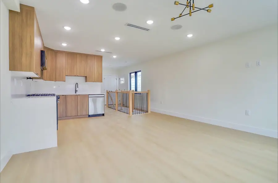 182 COLUMBIA AVE, Jersey City, NJ 07307 - #2