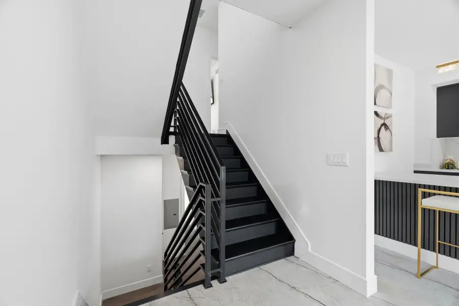 9 MINERVA ST #2, Jersey City, NJ 07304 - #3