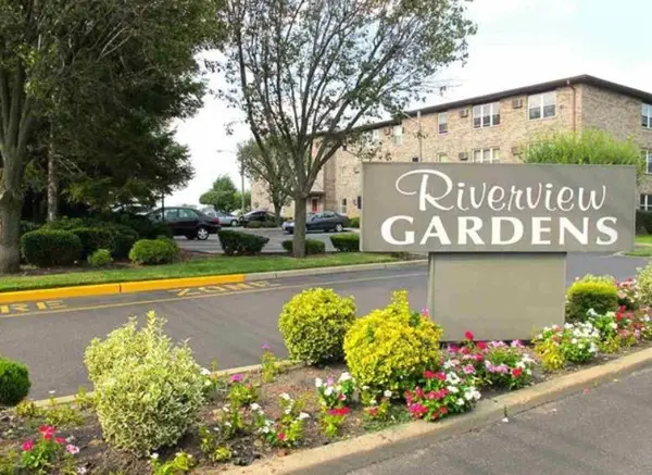 32 RIVERVIEW CT, Secaucus, NJ 07094