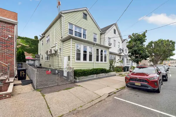 19 EAST 14TH ST, Bayonne, NJ 07002