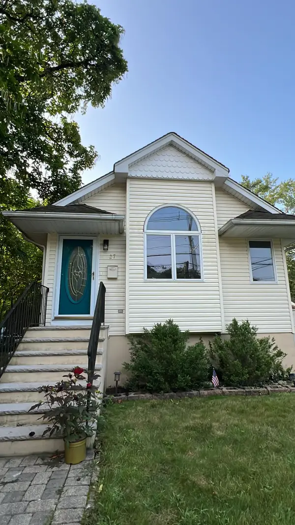 27 GLENDALE DR, Hillsdale, NJ 07642