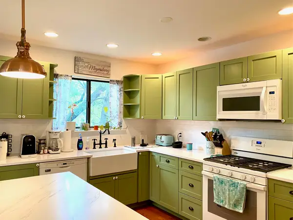 586 SANDERLING CT, Secaucus, NJ 07094