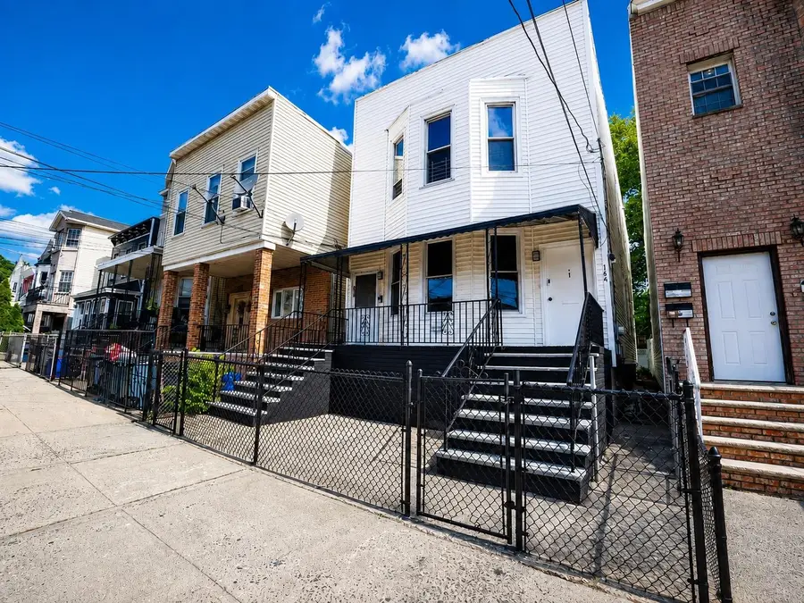 164 BAYVIEW AVE, Jersey City, NJ 07305 - #2
