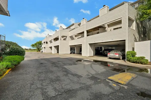812 TOPSAIL LANE, Secaucus, NJ 07094