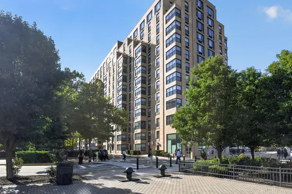 2 CONSTITUTION CT #1010, Hoboken, NJ 07030