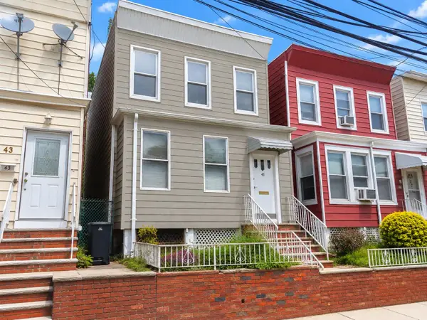 41 WEST 11TH ST, Bayonne, NJ 07002