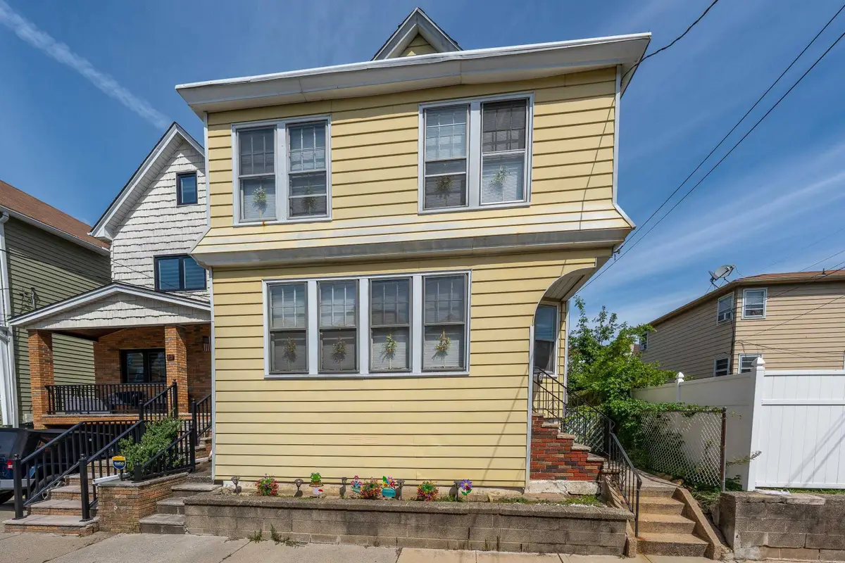 47 EAST 27TH ST, Bayonne, NJ 07002 - #1
