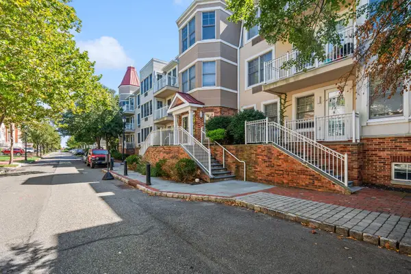 40 CONSTITUTION WAY #107, JC, Greenville, NJ 07305