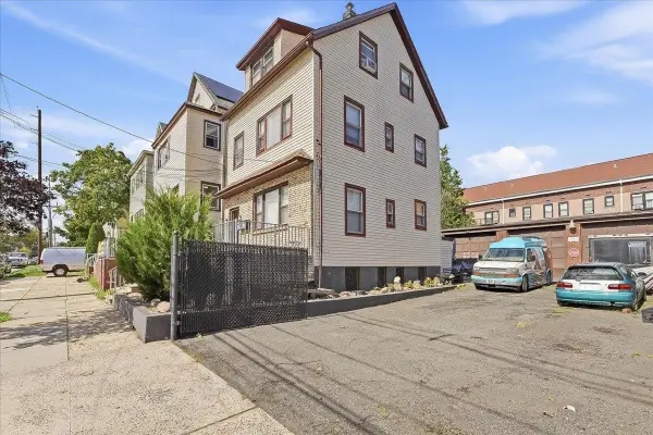 39 EAST 49TH ST, Bayonne, NJ 07002