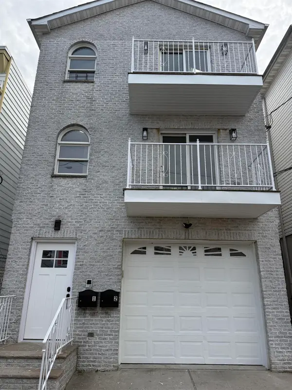 129 MYRTLE AVE, JC, Greenville, NJ 07305