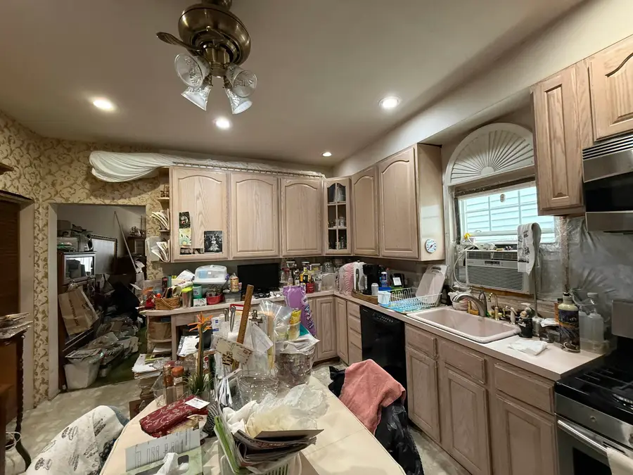 125 DANFORTH AVE, Jersey City, NJ 07305 - #3