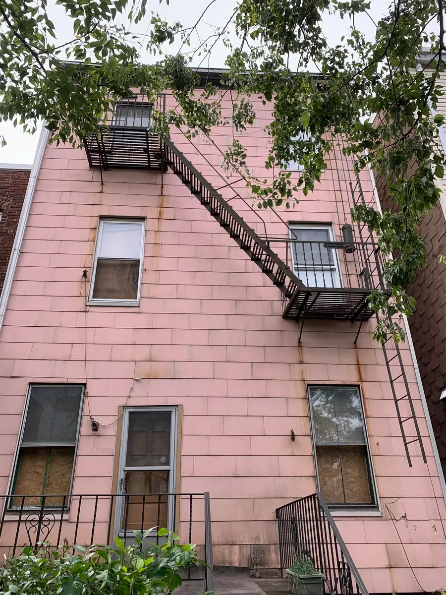 218 MAPLE ST, Weehawken, NJ 07086 - #2