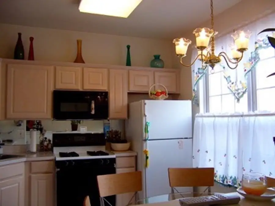 19 WILLOW ST, Jersey City, NJ 07305 - #3