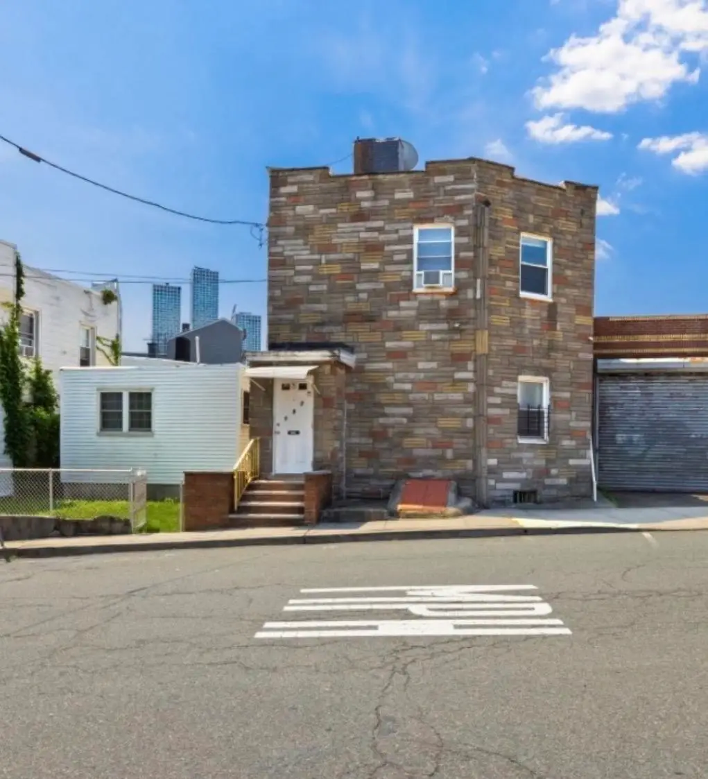 197 LAIDLAW AVE, Jersey City, NJ 07306 - #1