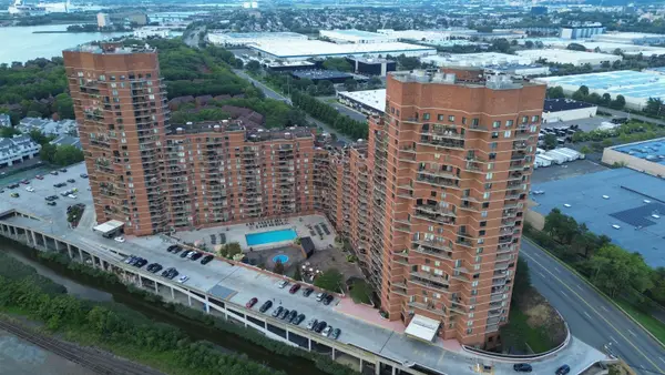 1020 HARMON COVE TOWER #1020, Secaucus, NJ 07094-1737
