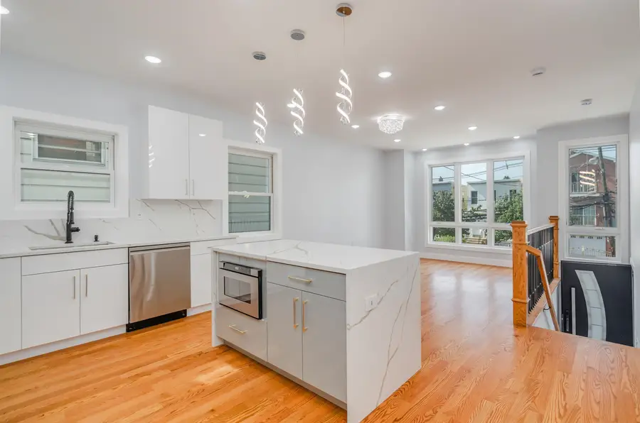 282 DANFORTH AVE, Jersey City, NJ 07305 - #3