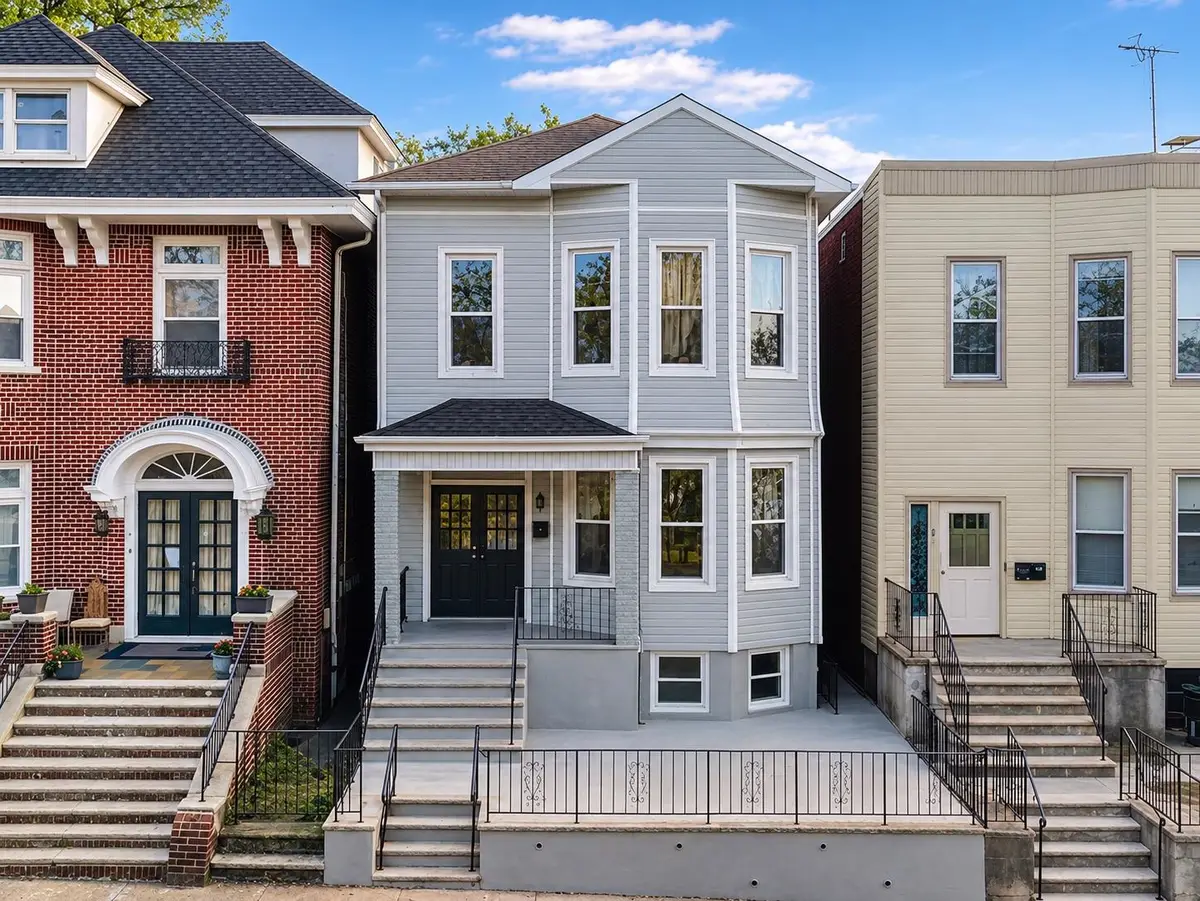 19 THORNE ST, Jersey City, NJ 07307 - #1