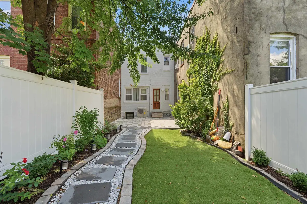 112 BEACH ST, Jersey City, NJ 07307 - #1