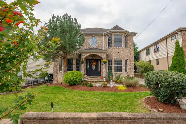 664 TEN EYCK AVE, Lyndhurst, NJ 07071