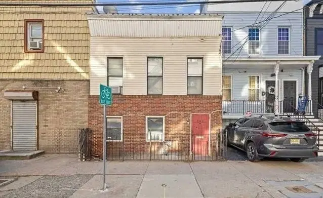 147 LINCOLN ST, Jersey City, NJ 07307 - #2