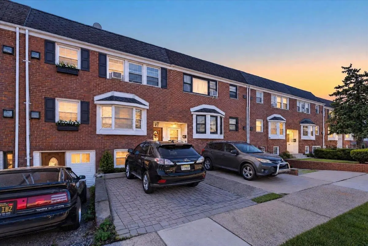 21 CROSSGATE RD, Jersey City, NJ 07305 - #1