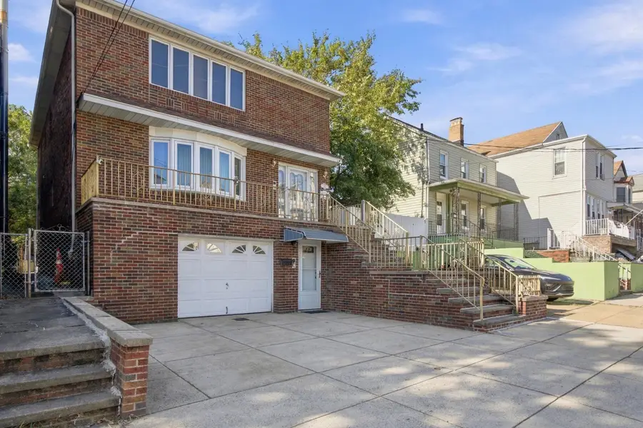 44 EAST 49TH ST, Bayonne, NJ 07002 - #2