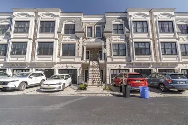 19 MARQUIS COURT, Edgewater, NJ 07020