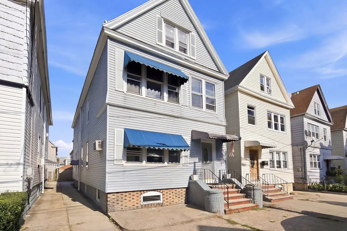 15 NEWARK BAY CT, Bayonne, NJ 07002 - #1