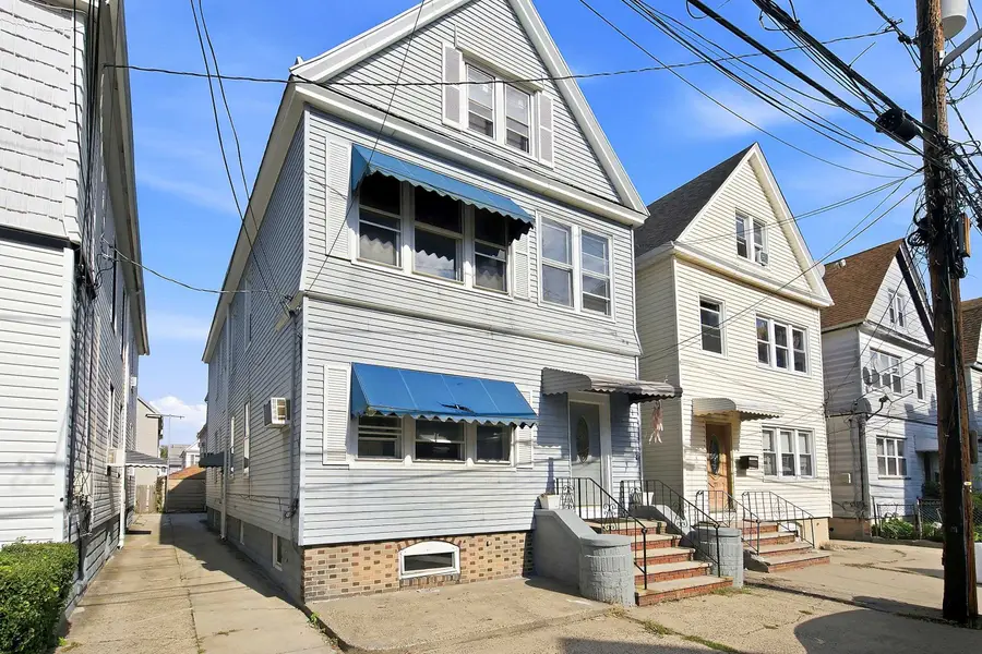 15 NEWARK BAY CT, Bayonne, NJ 07002 - #3