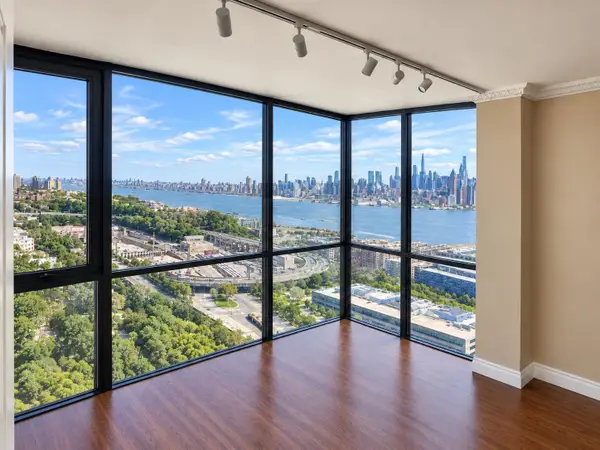 380 MOUNTAIN RD #2002, Union City, NJ 07087
