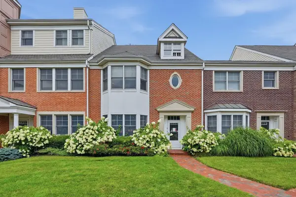 6 INTREPID CT, JC, Greenville, NJ 07305